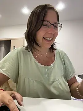 Snapshot of B_Bonya_m chatting on February 2026 03:28:02 AM B Bonya m online show from February 2026 03:28:02 AM