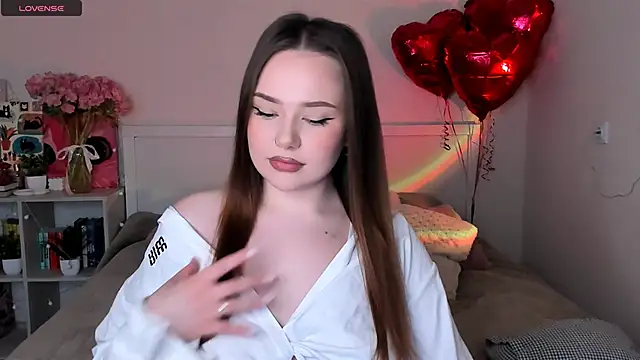 Snapshot of LittleKiitten chatting on May 2026 02:45:01 PM LittleKiitten online show from May 2026 02:45:01 PM