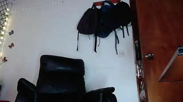 Snapshot of calioppe01 chatting on December 2025 01:32:02 PM calioppe01 online show from December 2025 01:32:02 PM