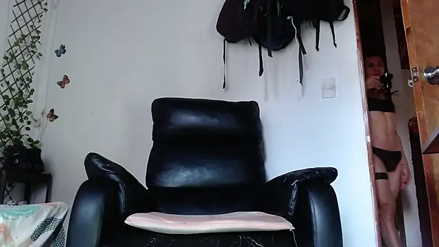 Snapshot of calioppe01 chatting on November 2025 01:15:02 PM calioppe01 online show from November 2025 01:15:02 PM