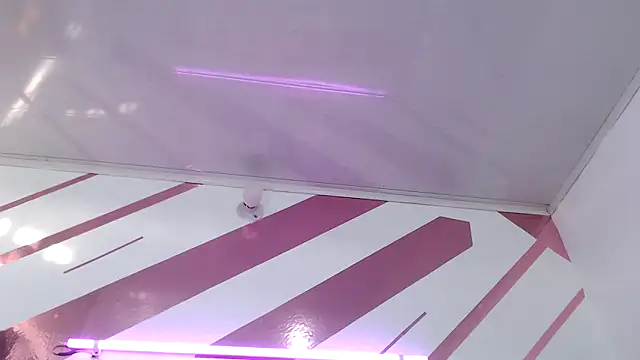 Kitten Hot  online show from February 2026 10:16:01 PM