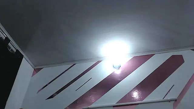 Kitten Hot  online show from November 2025 03:40:01 AM