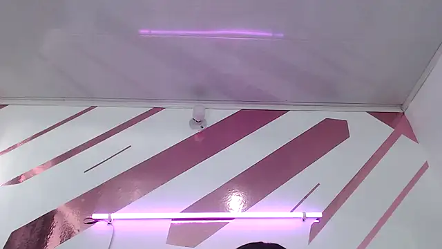 Kitten Hot  online show from February 2026 09:10:02 PM