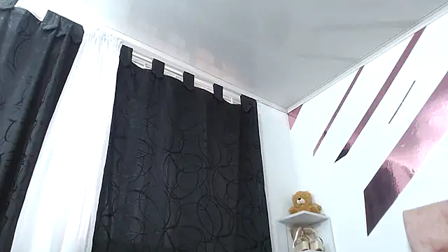 Kitten Hot  online show from October 2025 10:19:01 PM