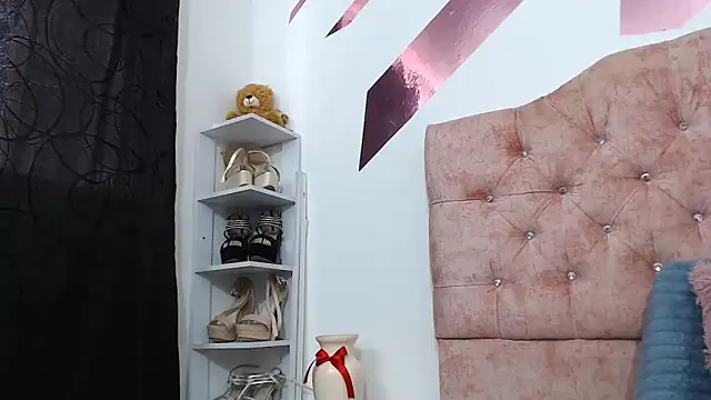 Kitten Hot  online show from October 2025 11:33:02 AM