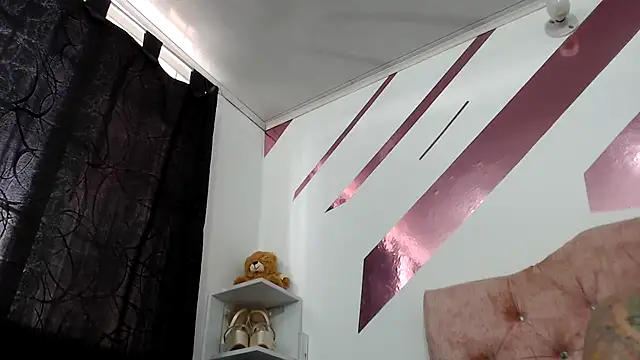 Kitten Hot  online show from September 2025 03:07:02 PM