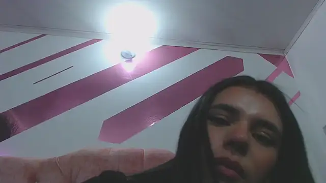 Kitten Hot  online show from October 2025 04:00:01 AM