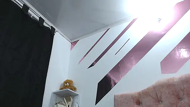 Kitten Hot  online show from September 2025 10:25:01 AM