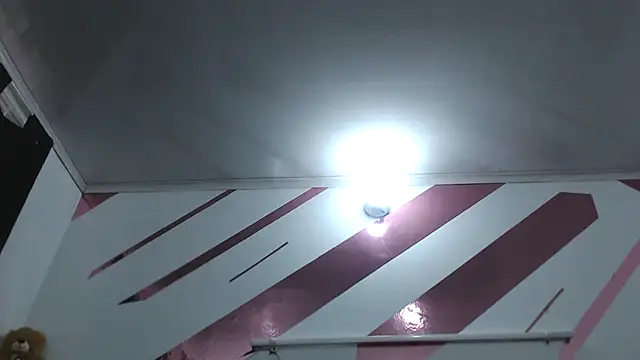 Kitten Hot  online show from November 2025 09:15:01 PM