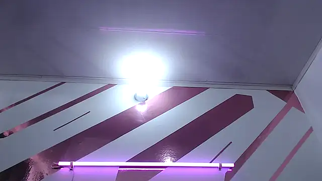 Kitten Hot  online show from December 2025 06:20:01 PM