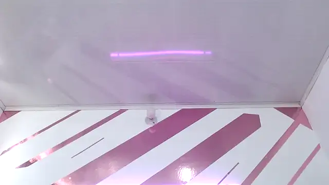 Kitten Hot  online show from February 2026 04:17:01 PM