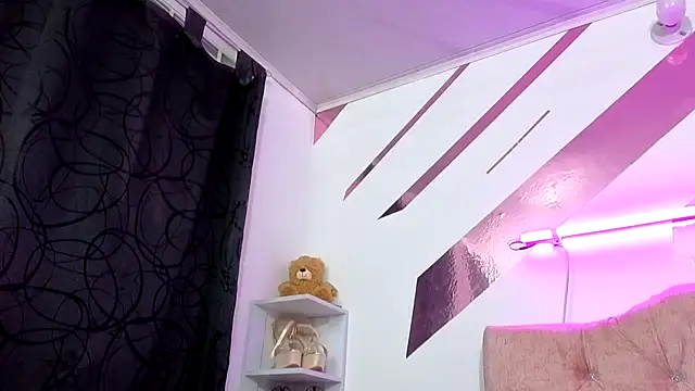 Kitten Hot  online show from October 2025 05:04:02 AM