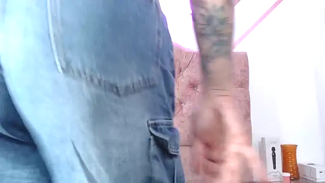 Kitten Hot  online show from February 2026 04:59:02 PM