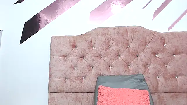 Kitten Hot  online show from March 2025 01:59:02 AM