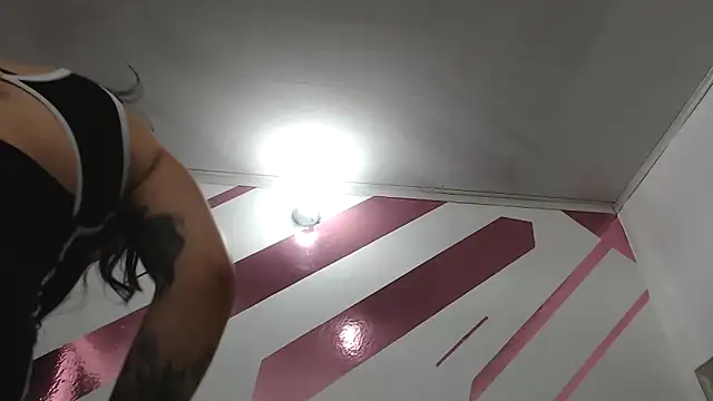 Kitten Hot  online show from September 2025 09:04:01 PM