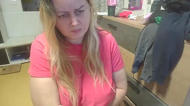 Meliss Official9 online show from February 2026 10:21:02 PM