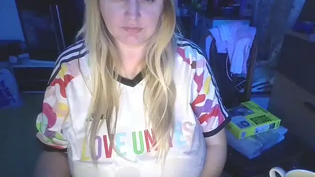 Meliss Official9 online show from April 2026 06:58:01 PM