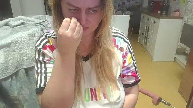 Meliss Official9 online show from February 2026 10:18:02 PM