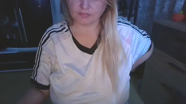 Meliss Official9 online show from October 2025 09:03:01 PM