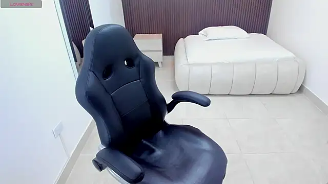 MAGNOLEROY online show from March 2026 01:45:02 PM