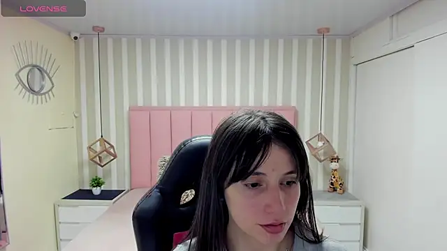 MAGNOLEROY online show from November 2025 12:48:02 PM