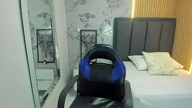 MAGNOLEROY online show from March 2026 02:13:01 PM