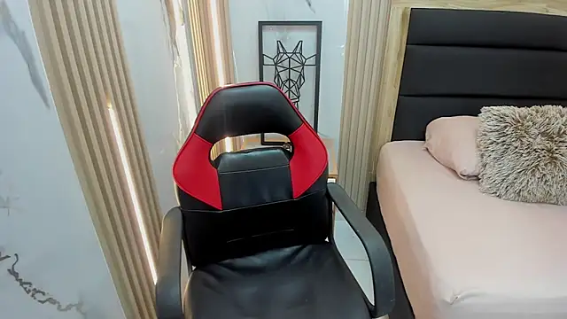 MAGNOLEROY online show from April 2026 12:50:02 PM