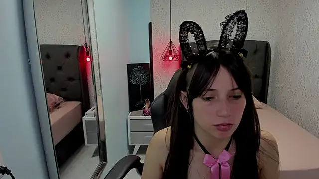 MAGNOLEROY online show from November 2025 01:04:02 PM