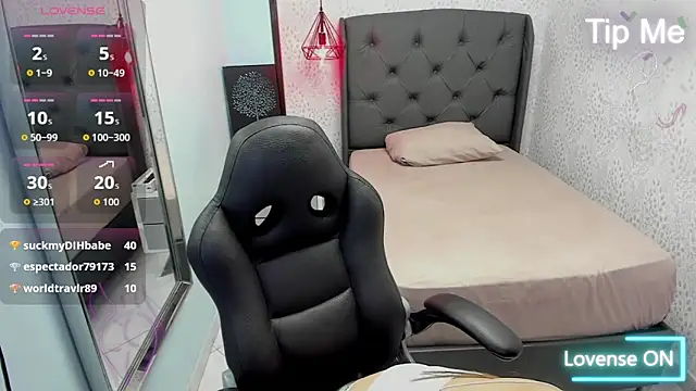 MAGNOLEROY online show from November 2025 07:47:02 PM