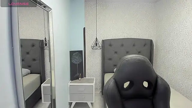 MAGNOLEROY online show from November 2025 12:27:02 PM