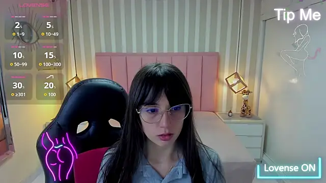 MAGNOLEROY online show from December 2025 07:04:02 PM