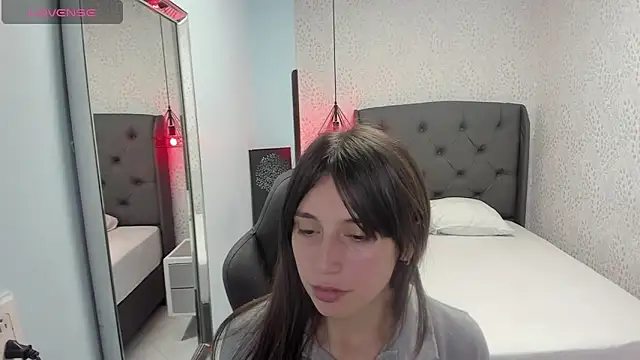 MAGNOLEROY online show from November 2025 12:27:01 PM