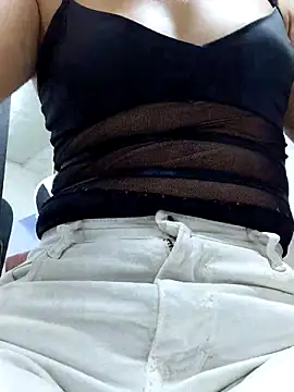 Snapshot of Catalehia_Milk chatting on November 2025 08:20:02 PM Catalehia Milk online show from November 2025 08:20:02 PM