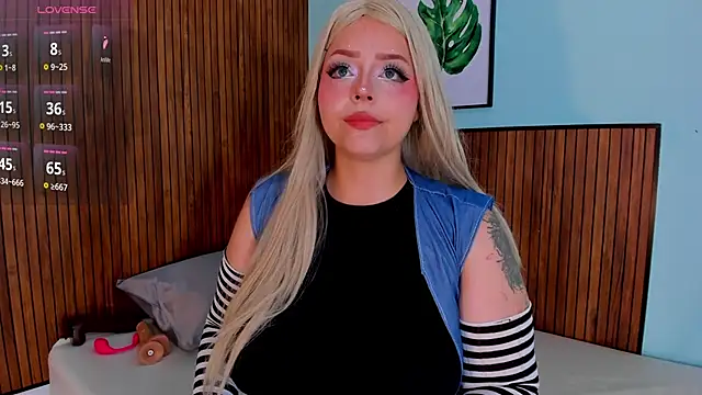 Snapshot of curvy_rousi chatting on October 2025 12:02:01 PM curvy rousi online show from October 2025 12:02:01 PM