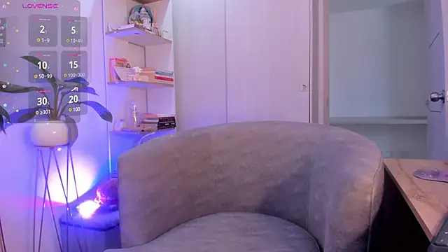 danna davis18 online show from December 2024 05:44:02 PM