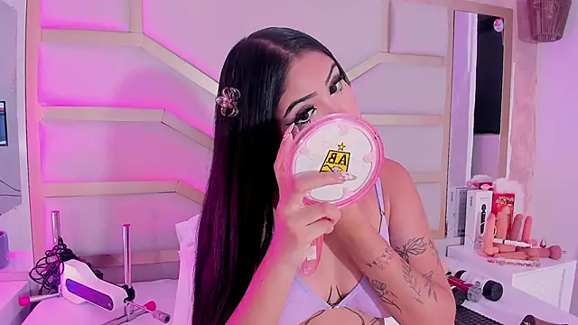 Snapshot of dollsweety chatting on November 2025 01:27:02 AM dollsweety online show from November 2025 01:27:02 AM