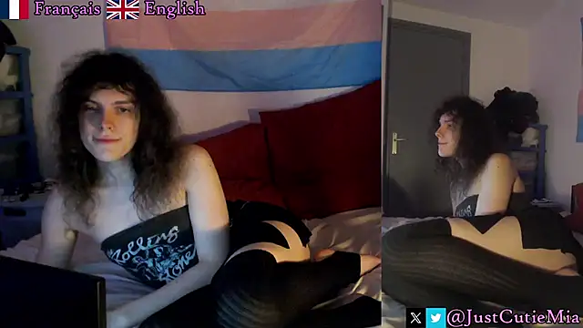 Snapshot of JustCutieMia chatting on November 2025 04:56:02 PM JustCutieMia online show from November 2025 04:56:02 PM