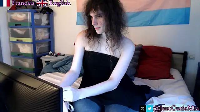 Snapshot of JustCutieMia chatting on October 2025 04:30:01 PM JustCutieMia online show from October 2025 04:30:01 PM