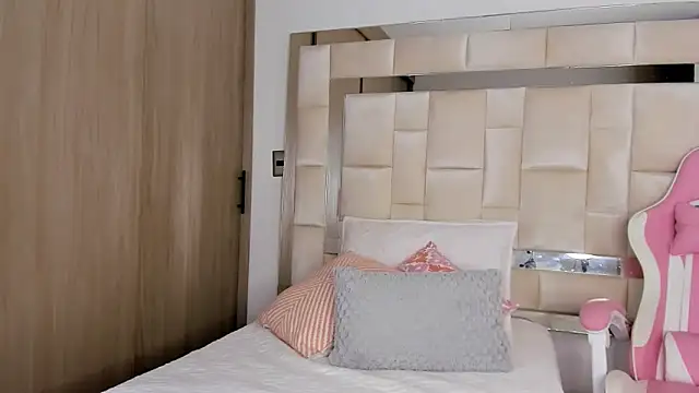 Snapshot of isabella_gomez11 chatting on January 2025 06:35:01 PM isabella gomez11 online show from January 2025 06:35:01 PM