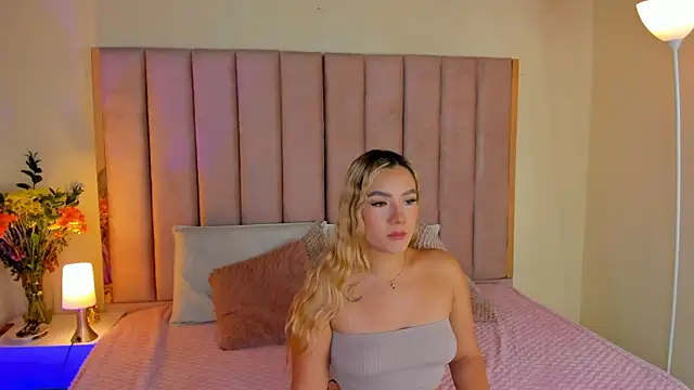 Snapshot of Sofi_Vasquez chatting on November 2025 09:29:02 PM Sofi Vasquez online show from November 2025 09:29:02 PM