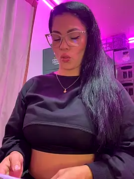 Snapshot of Hot_beauty__ chatting on November 2025 05:51:01 AM Hot beauty online show from November 2025 05:51:01 AM