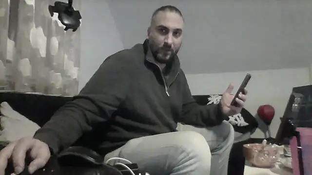 NewyorkDimi online show from December 2025 04:50:01 AM