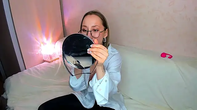 MelodyOfLovee online show from February 2026 09:13:02 PM