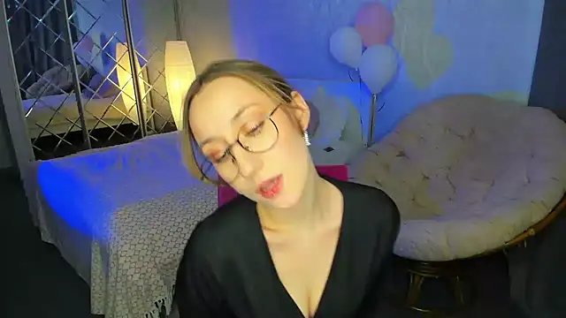 Snapshot of MelodyOfLovee chatting on February 2025 05:09:01 AM MelodyOfLovee online show from February 2025 05:09:01 AM