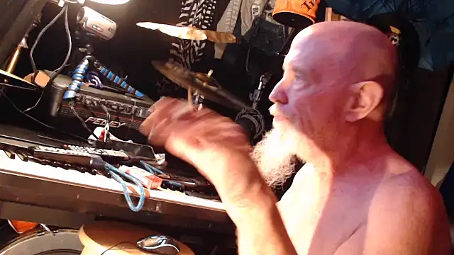 Snapshot of DREAMZ420 chatting on October 2025 10:10:01 PM DREAMZ420 online show from October 2025 10:10:01 PM