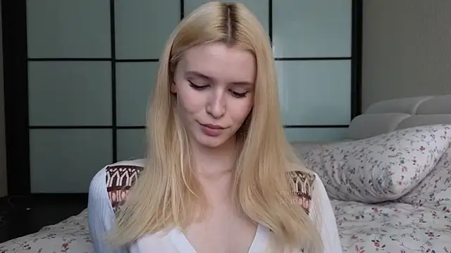 Snapshot of elsa_limerence chatting on October 2025 11:01:02 AM elsa limerence online show from October 2025 11:01:02 AM