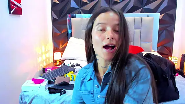 valentinasu1 online show from October 2025 03:24:01 PM