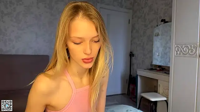 Evvie Summn1 online show from October 2025 05:59:01 AM