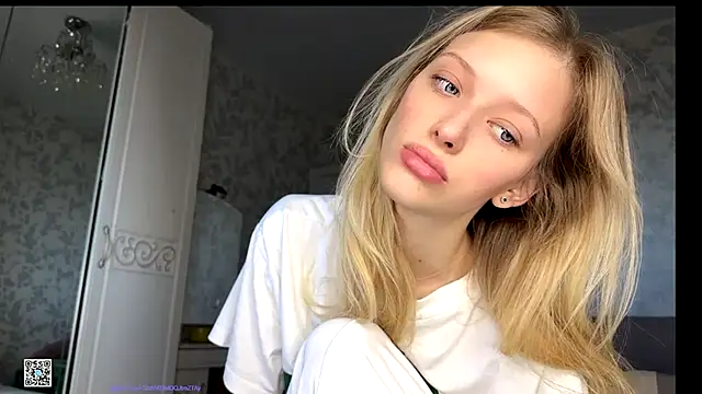 Evvie Summn1 online show from October 2025 03:52:02 AM