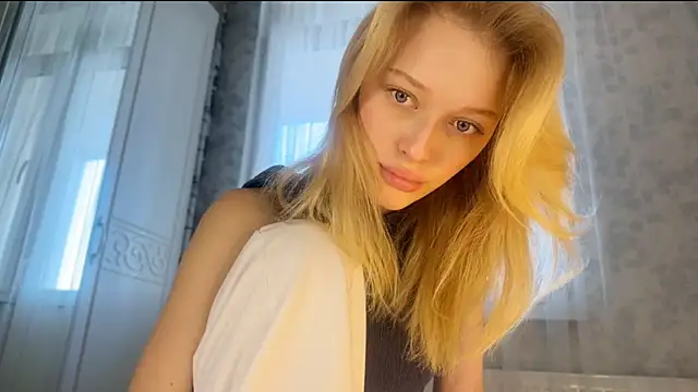 Evvie Summn1 online show from March 2025 04:04:01 AM